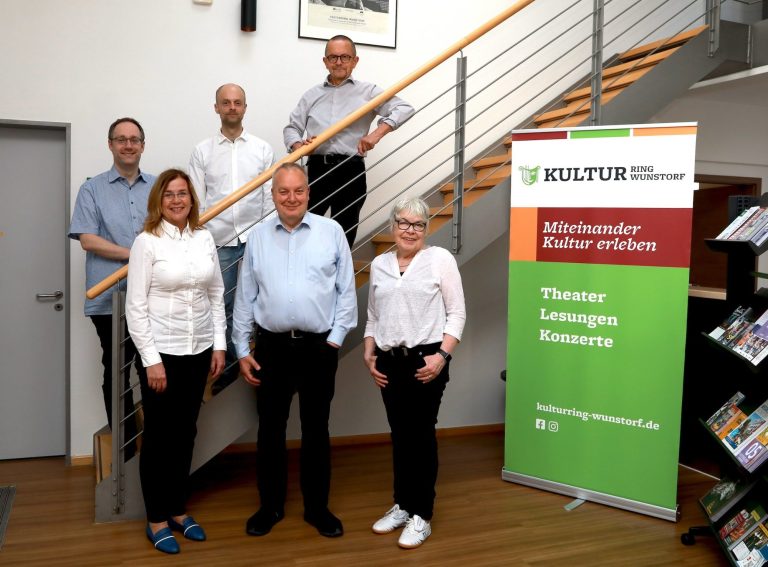 Vorstand des Kulturring Wunstorf e.V. Das Bild zeigt die Vorstandsmitglieder des Vereins Kulturring Wunstorf e.V., vier Männer und zwei Frauen.